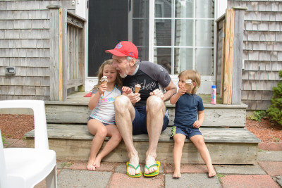 Josie, Mike and Celia sharing ice cream cones